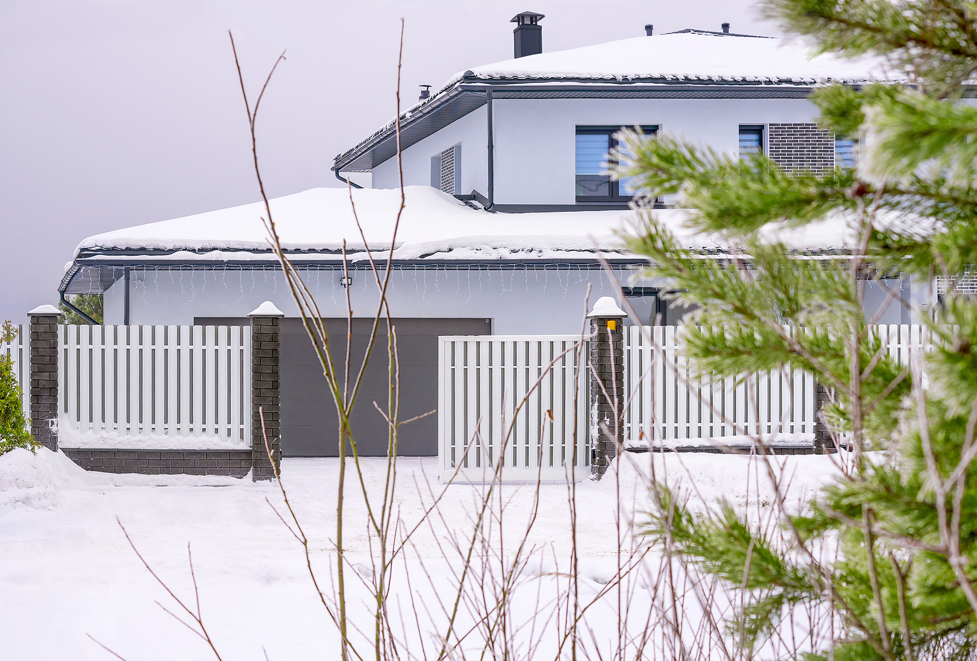 Полгода складского хранения ворот в подарок