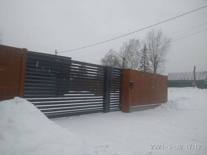 Дверь в заборе Дверь в заборе